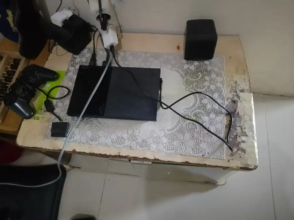 Meja kaca bekas apa adanya