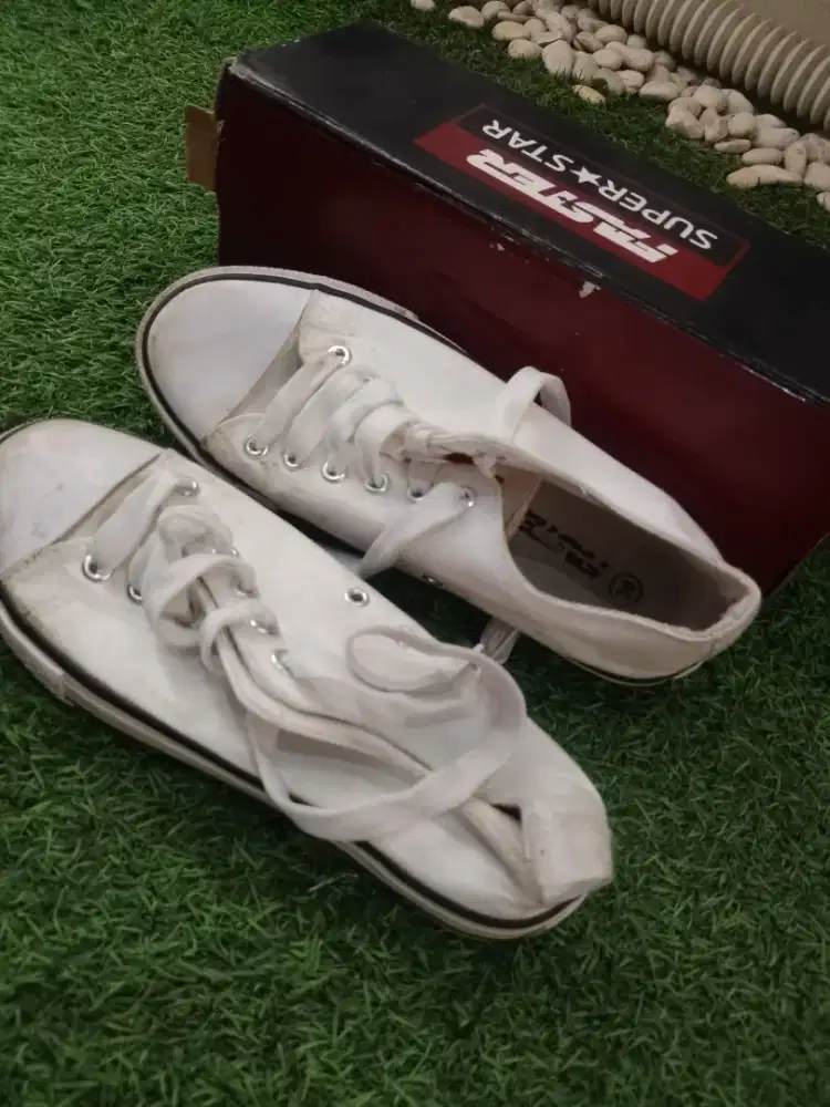 PL sepatu superstar UK 38 kondisi bagus