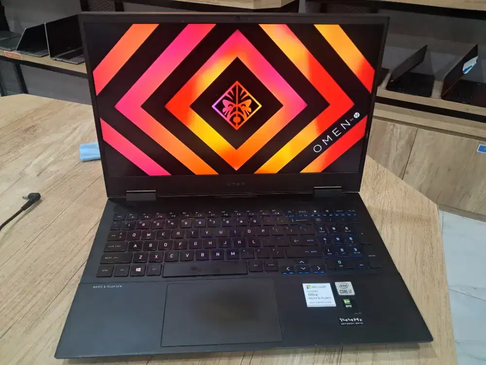 Gaming Lancar, Desain Oke: HP Omen 15 i7 Gen 10 RTX 2060 |