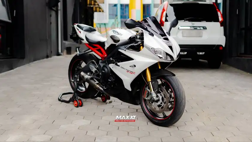 TRIUMPH  DAYTONA 675R