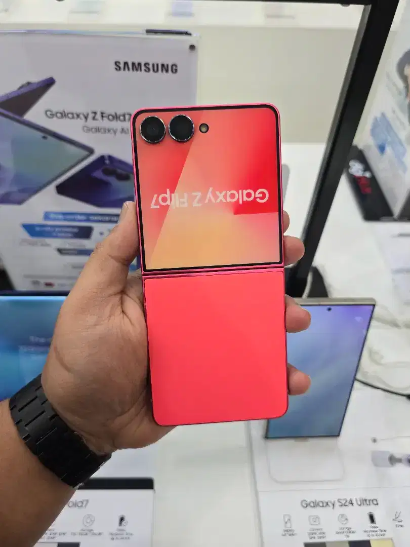 PRE ORDER Z FLIP7