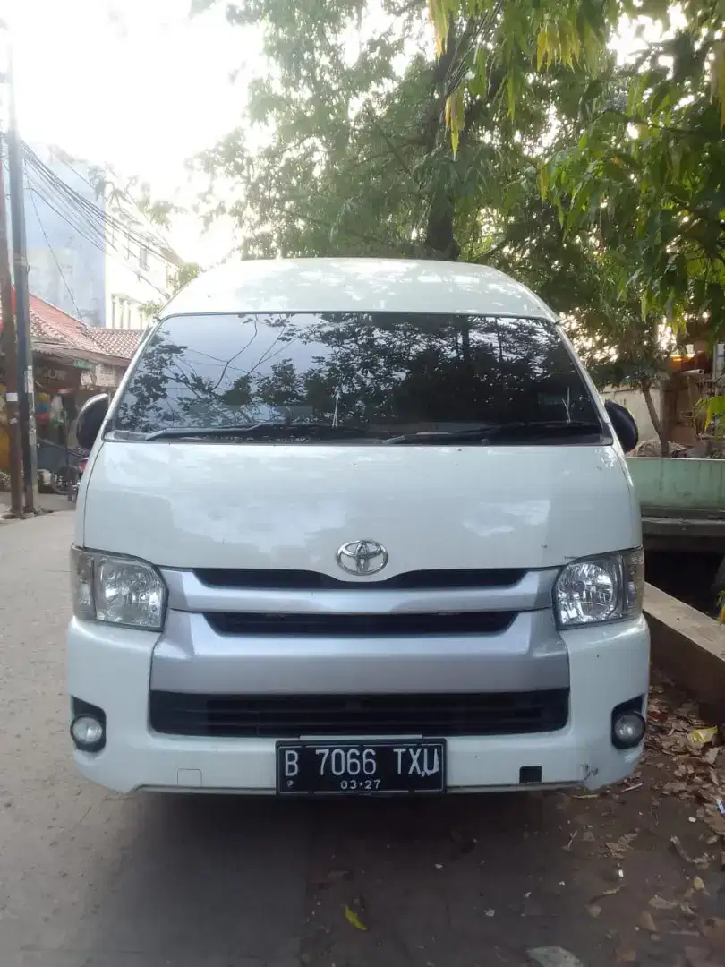 Hiace comuter 2.5 disel M/T 2017
