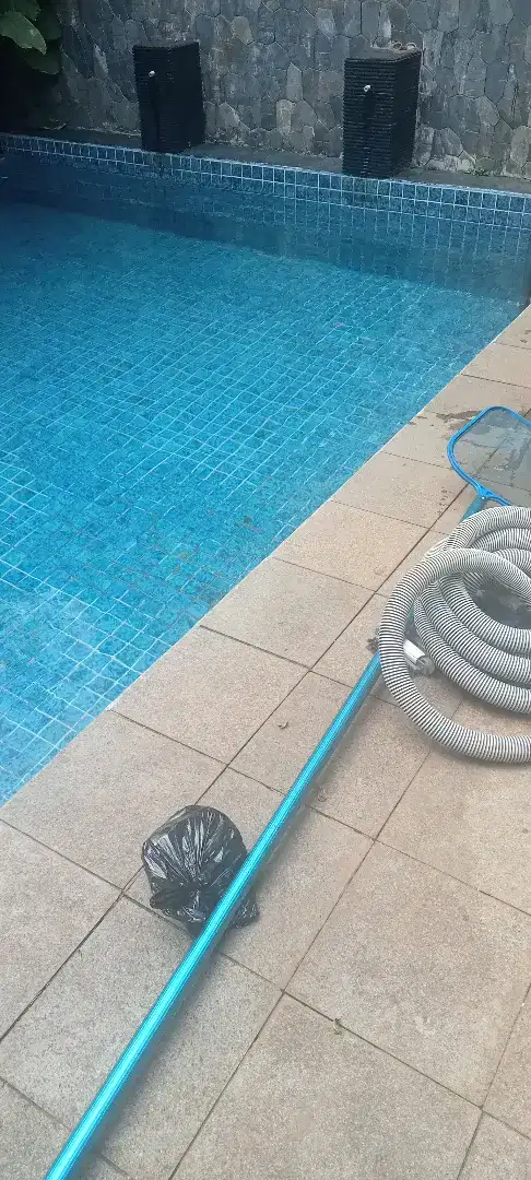 Jasa kolam renang (swimming pool service)