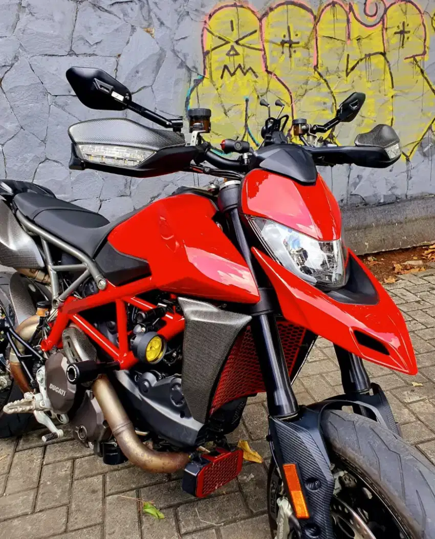 Ducati Hypermotard 950