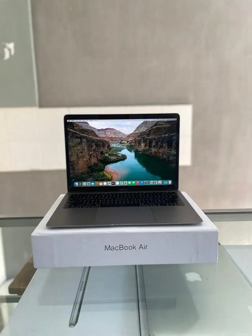 MacBook Air 13 Inch 2018 CTO RAM 16/512 GB