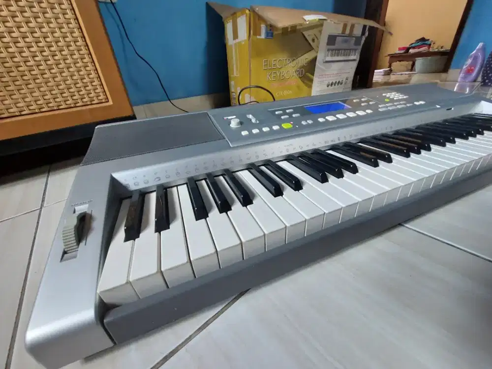 For sale keyboard semi piano