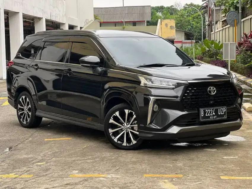 Toyota Veloz Q CVT 2022 Hitam Mutiara