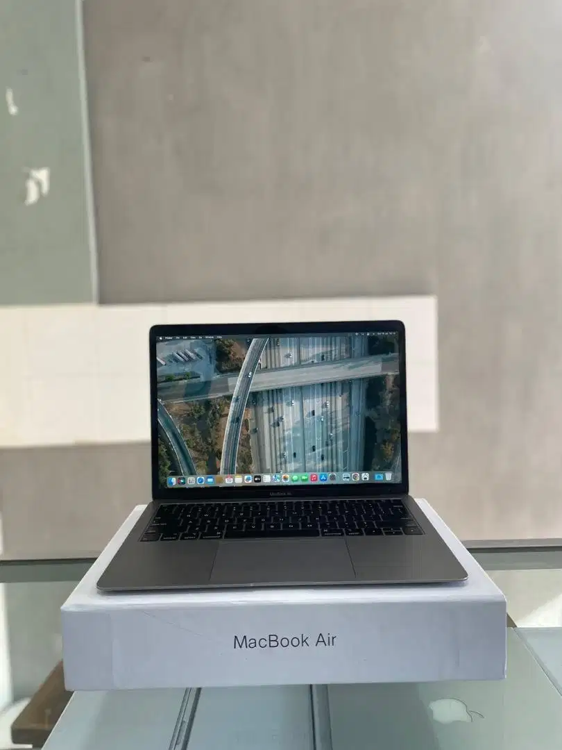 MacBook Pro 13 inch 2019 CTO  RAM 16GB/512 GB