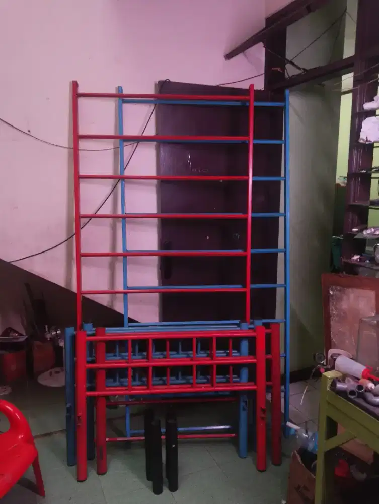 Kasur Tingkat Rangka Besi Kuat – Warna Merah Biru Unik