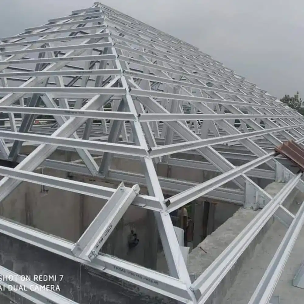 Kontruksi atap baja ringan