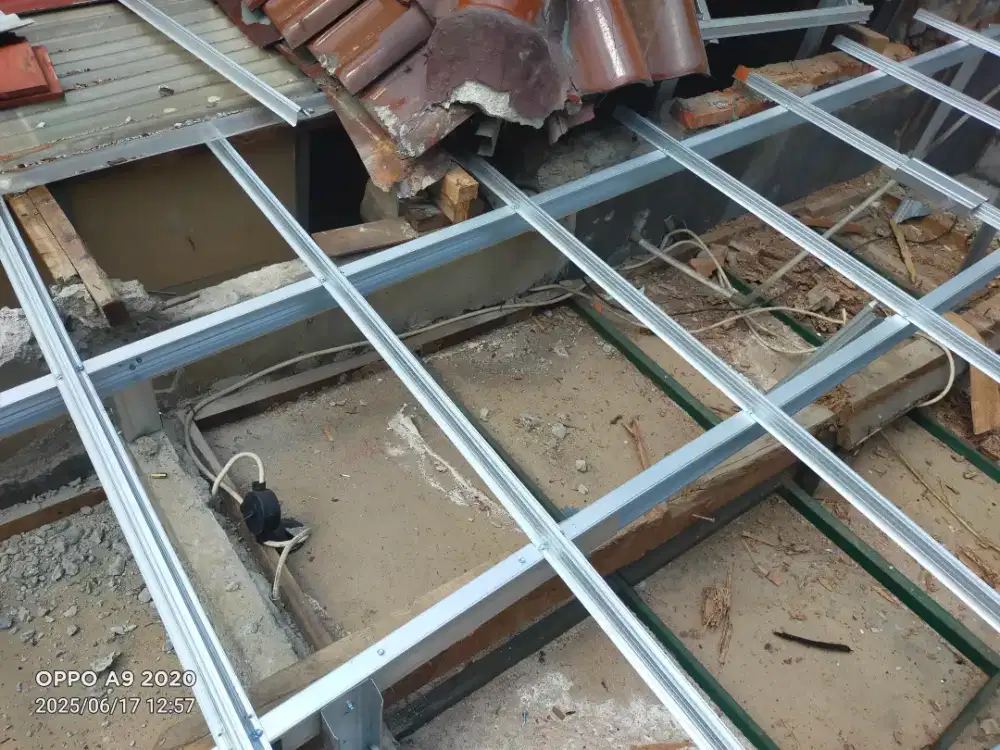 Bongkar pasang atap rumah