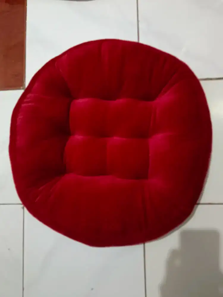 Bantal bulat bludru diameter 50 cm