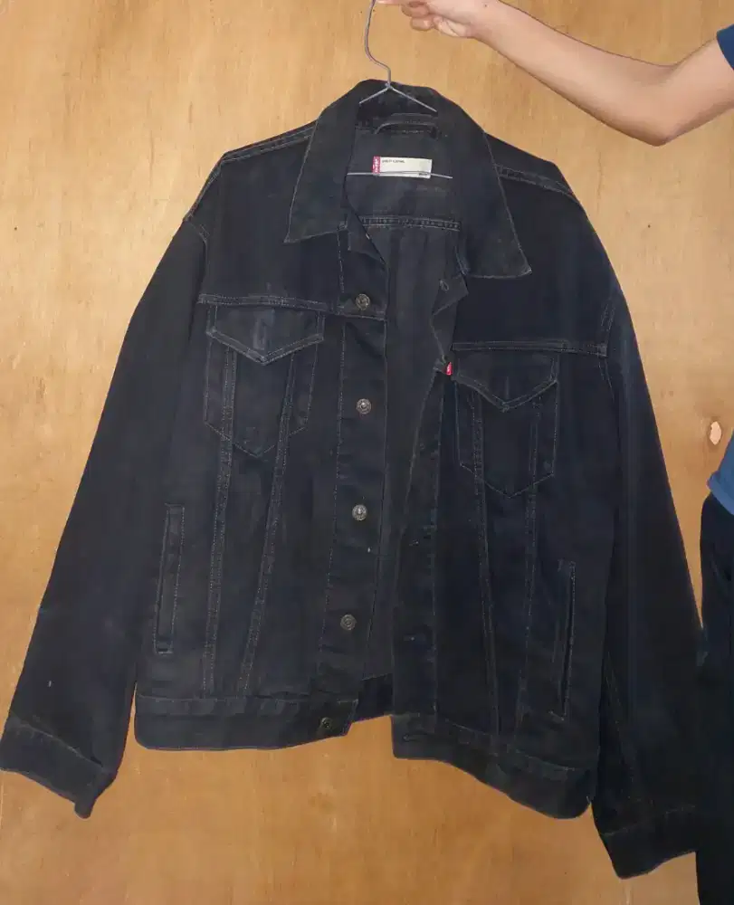 jual jaket jeans hitam ,Levi's,size L,no minus