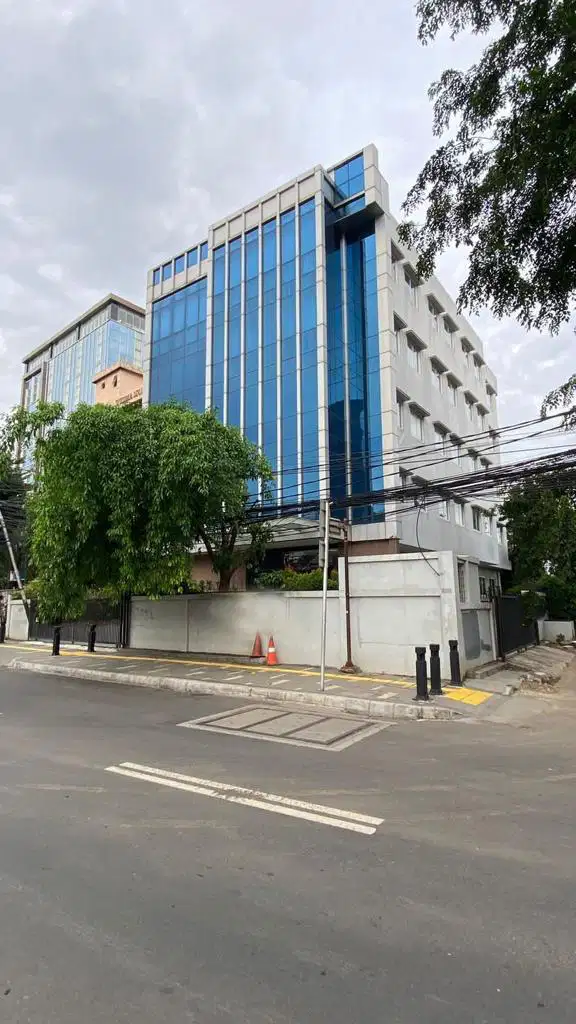 Gedung 6,5 Lantai di Pusat Kota Cikini Jakarta Pusat