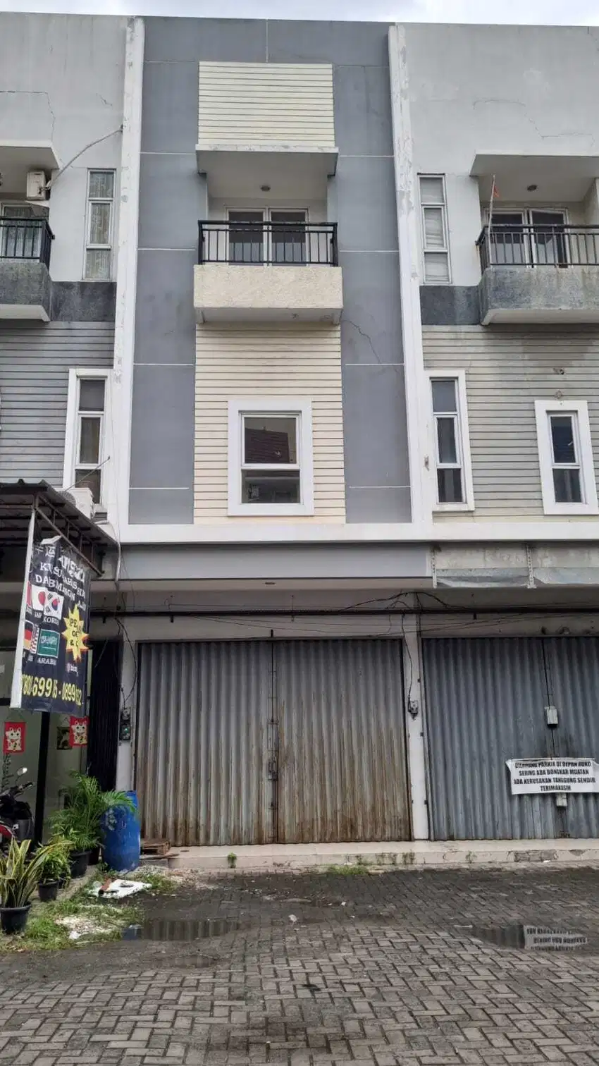 Disewakan ruko 3 lantai di harapan indah 1 bekasi