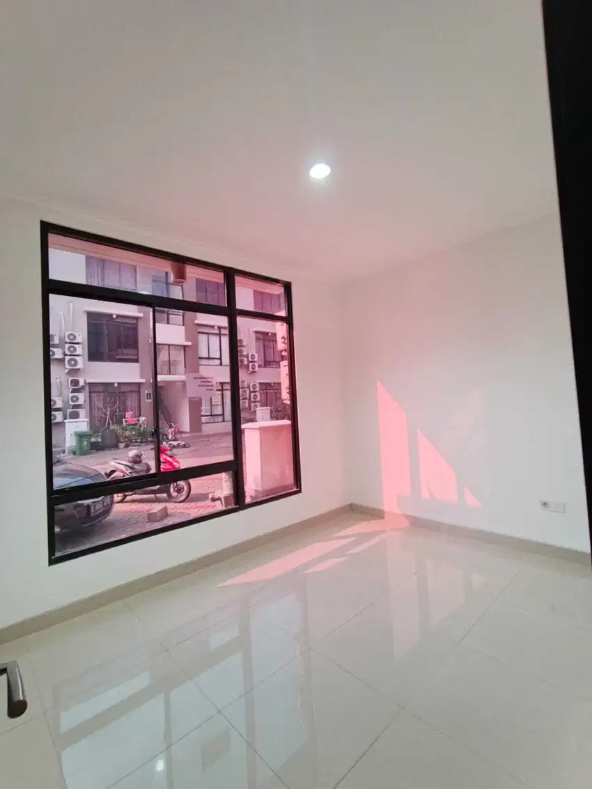 DISEWAKAN CEPAT CONDO HOUSE DI GREEN ROYAL, SEMANAN