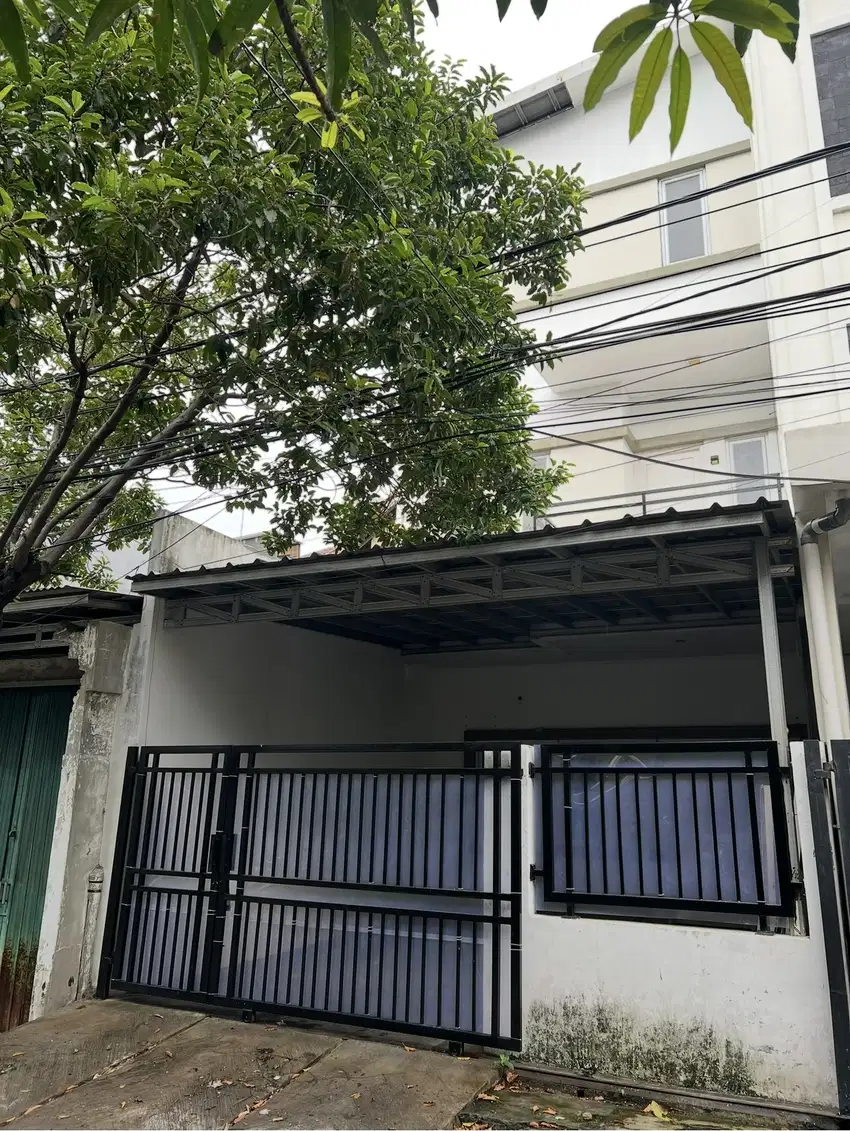 Rumah 3 Lantai Bisa Untuk Usaha di Pinggir Jalan BCS Kelapa Gading