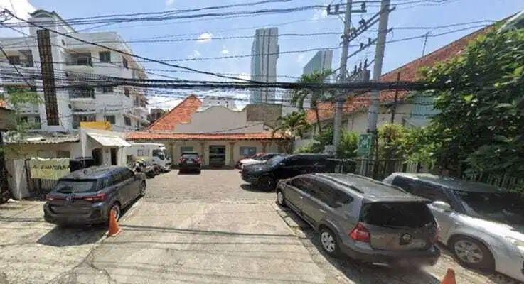 Komersial Area Pusat Kota Rumah Hitung Tanah