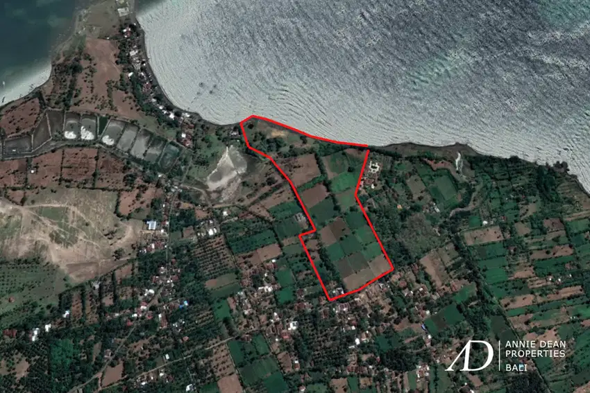 FREEHOLD BEACH FRONT LAND IN SINGARAJA ( 5,64 HA )