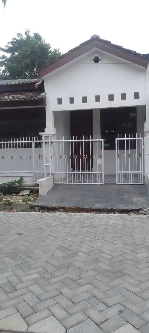 Rumah dijual lokasi strategis pinggir jalan