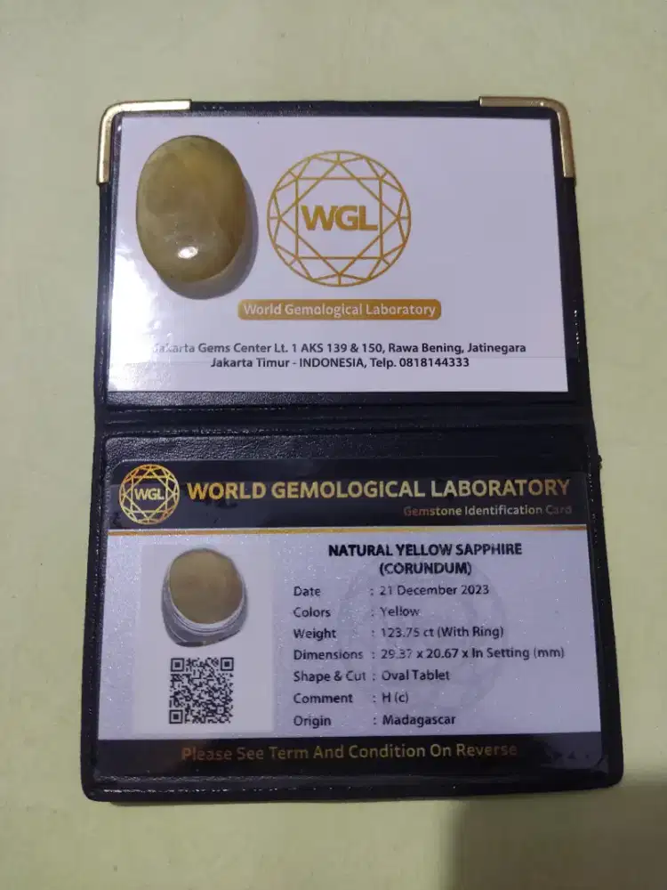 Rare item Big Yellow sapphire corundum madagscar