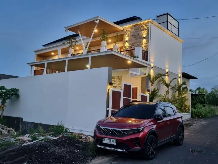 Villa mewah 3 lantai lokasi sangat strategis disewakan, Kuta area