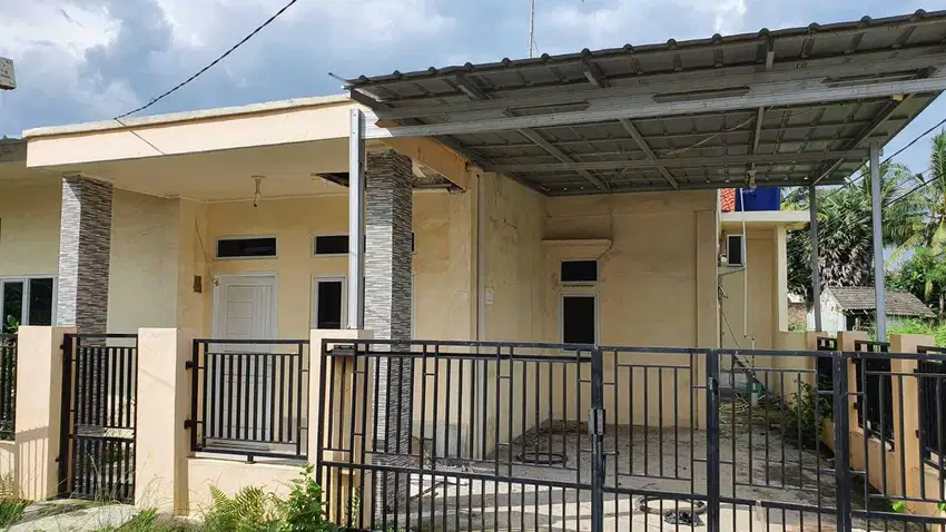 DI JUAL CEPAT RUMAH DI KOMPLEK TAMAN LOPANG INDAH