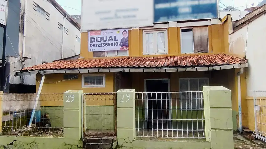 Rumah 2 Lantai Cocok Untuk Hunian Atau Ruang Usaha di Pusat Kota