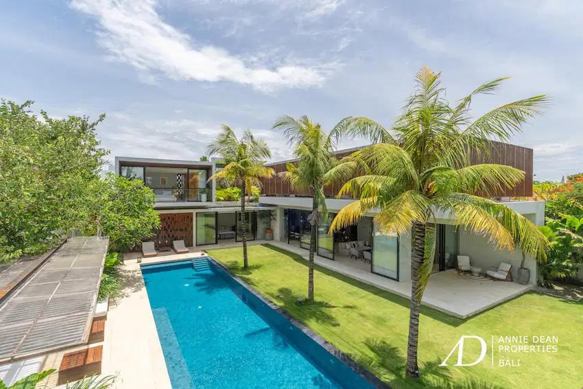 LEASEHOLD | MODERN LUXURY 4-BED VILLA IN THE PRIME AREA OF BATU BELIG