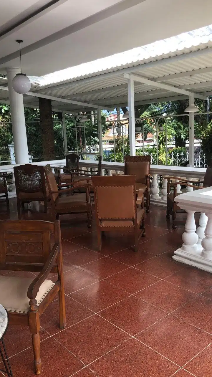 Rumah Ex Cafe Coblong Bandung 2Lt 1165m2 15KT SHM Semi Furnished