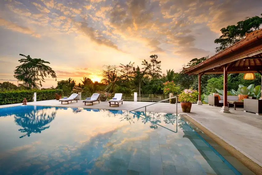Leasehold - A Grand 7-Bedroom Luxury Retreat Surrounded by Nature