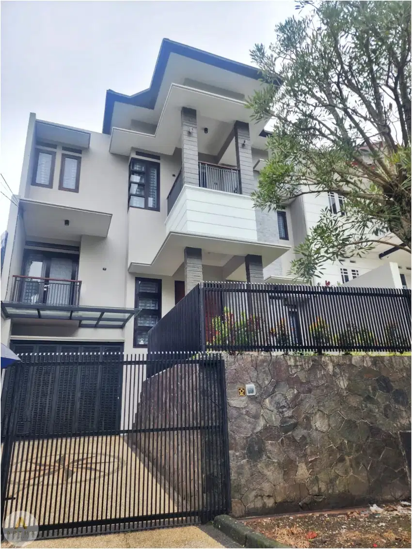 Rumah Baru Renovasi di Setiabudi Regency