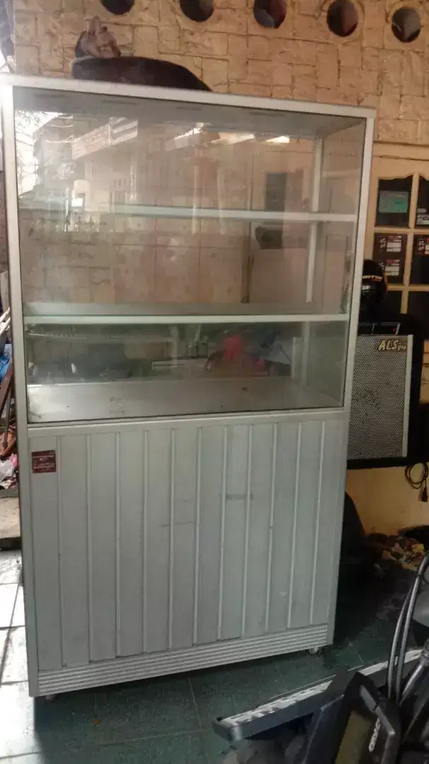 Jual etalase Bekas