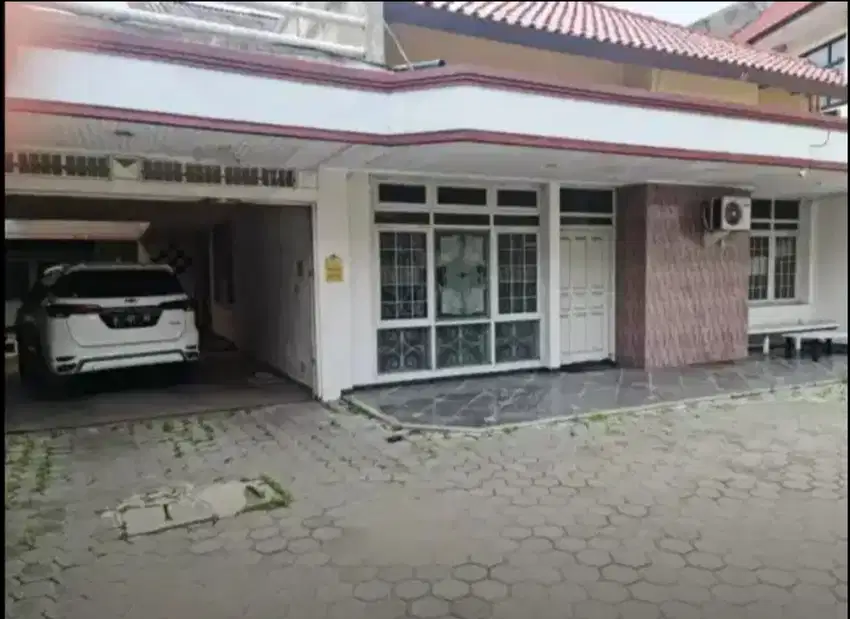 COCOK UNTUK KOS ELITE, RUMAH TENGAH KOTA  DI Jl TAMAN BERINGIN