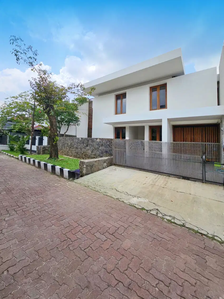 SUPER NEGO! Rumah Lebak Bulus Dijual. Lingkungan tenang, Dkt MRT