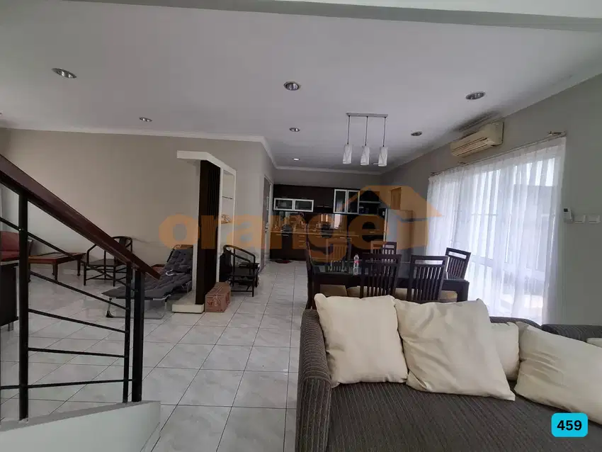 Di Jual Rumah 2 Lantai Siap Huni di  Boulevard Kota Wisata