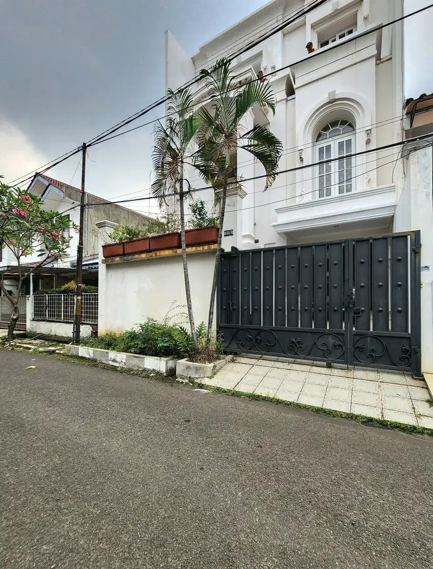 Jual rumah American classic 3 lantai di pondok indah Jakarta Selatan