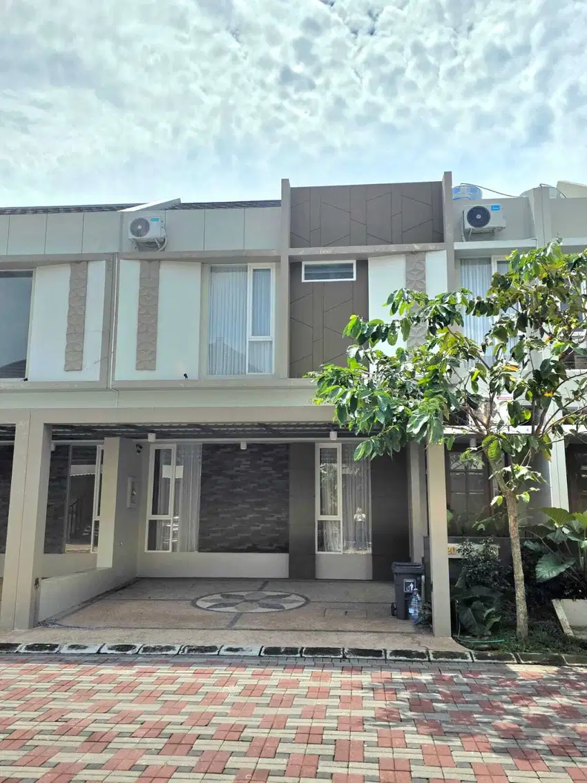 Rumah modern minimalis 2 lantai dalam perumahan dekat kampus UGM