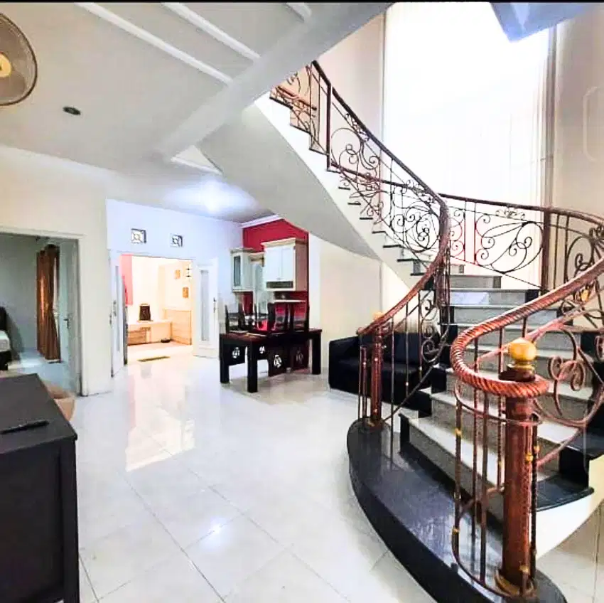 Jual Rumah Baru Renov Furnished di area Tenggilis, Surabaya