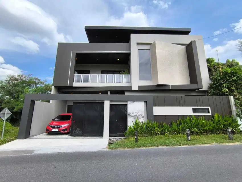 Rumah Mewah Konsep Villa Premiun Swimming Pool Dekat Kampus UII Jogja