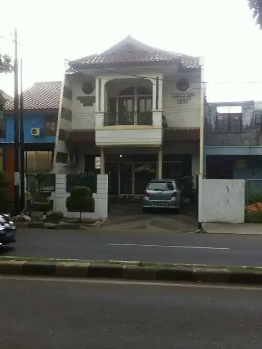 Rumah Pinggir Jalan Raya Duren Sawit Lokasi Strategis