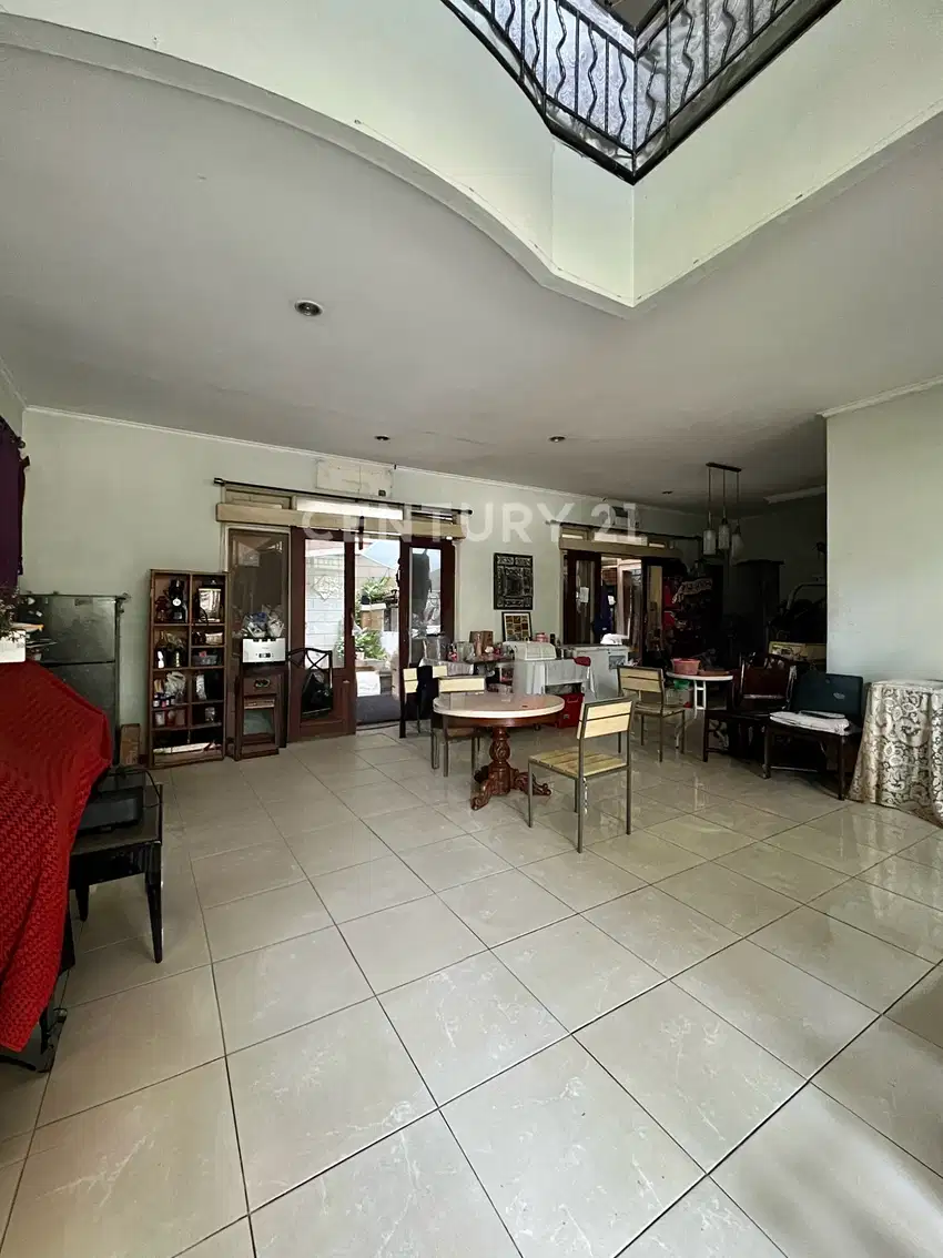 Rumah Hoek 2½ Lantai Dalam Komplek Nyaman Di Pulomas S8819