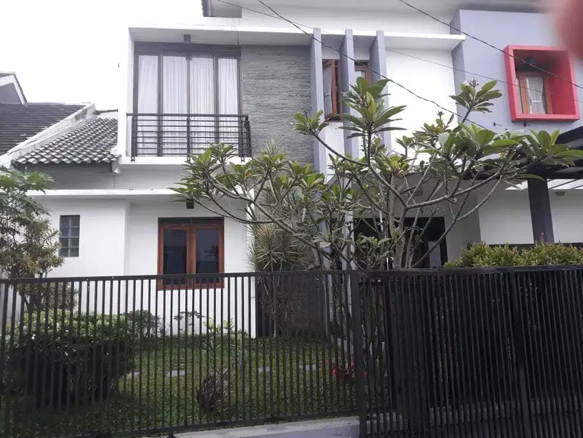 Rumah bagus Semi Furnished di Ciwaruga Bandung