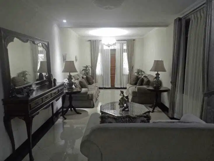 Rumah 3 Lantai Lokasi Strategis Di Kayu Putih S8740