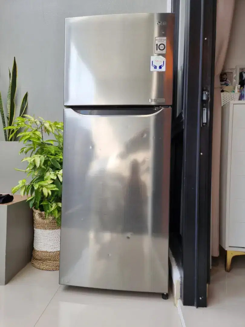 Dijual kulkas 2 pintu LG GN-B202SLCL (minus tidak dingin)