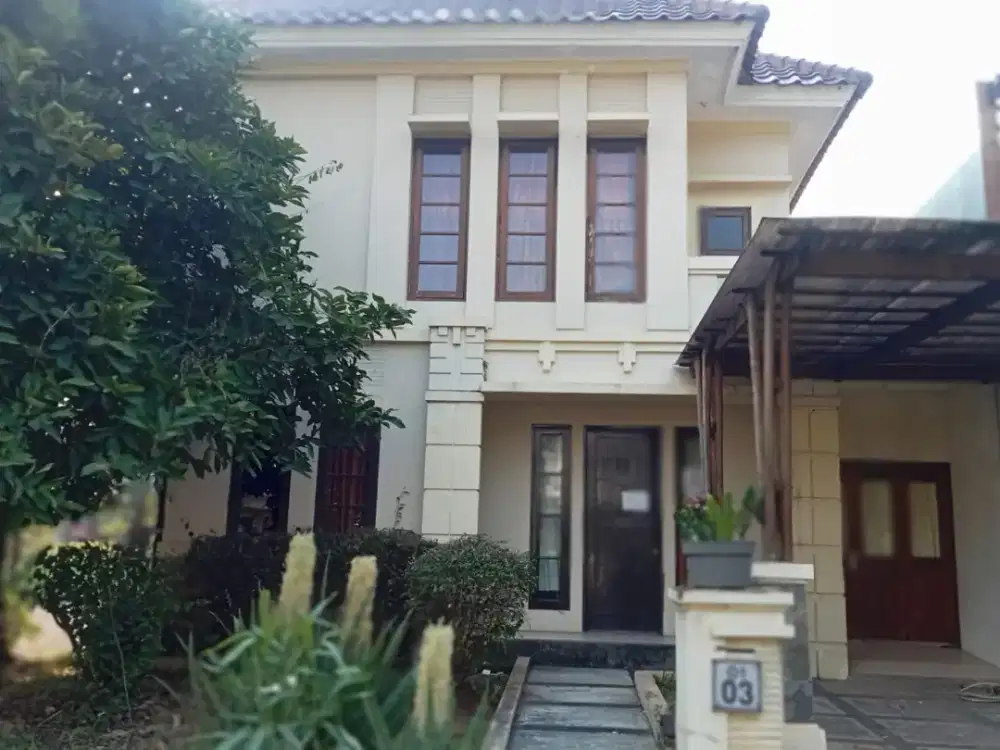 Cozy House @Legenda Wisata, hoek, gazebo with fish pool behind.
