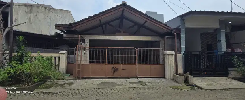 Rumah Hitung Tanah di Jl Dahlia Harapan Indah Bekasi Barat