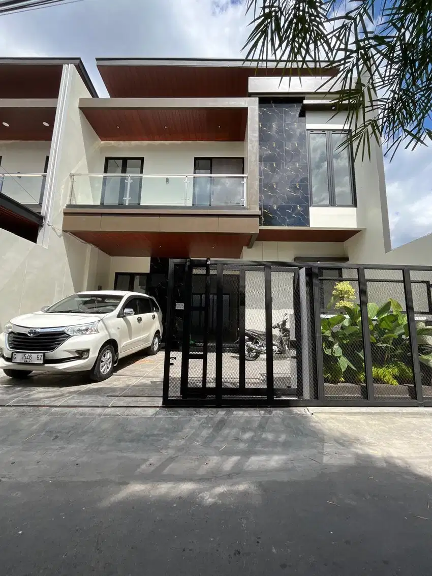 RUMAH BARU MEWAH 2 LANTAI KONTEMPORER DI DALAM PERUMAHAN SIDOARUM