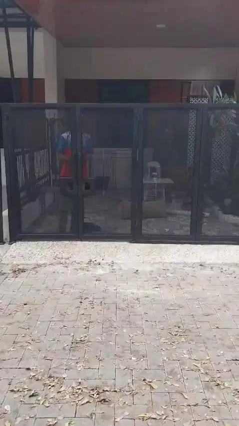 pagar lipat bahan plat perforated tidak tembus pandang warna hitam