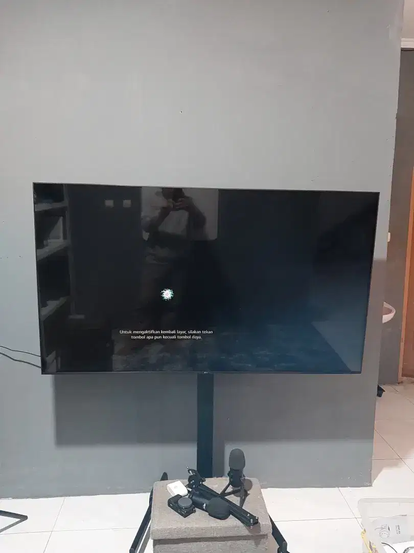 LG 65UR7500 Smart TV 4K UHD layar 65 inci Masih Ada Garansi -+ 8 Bulan